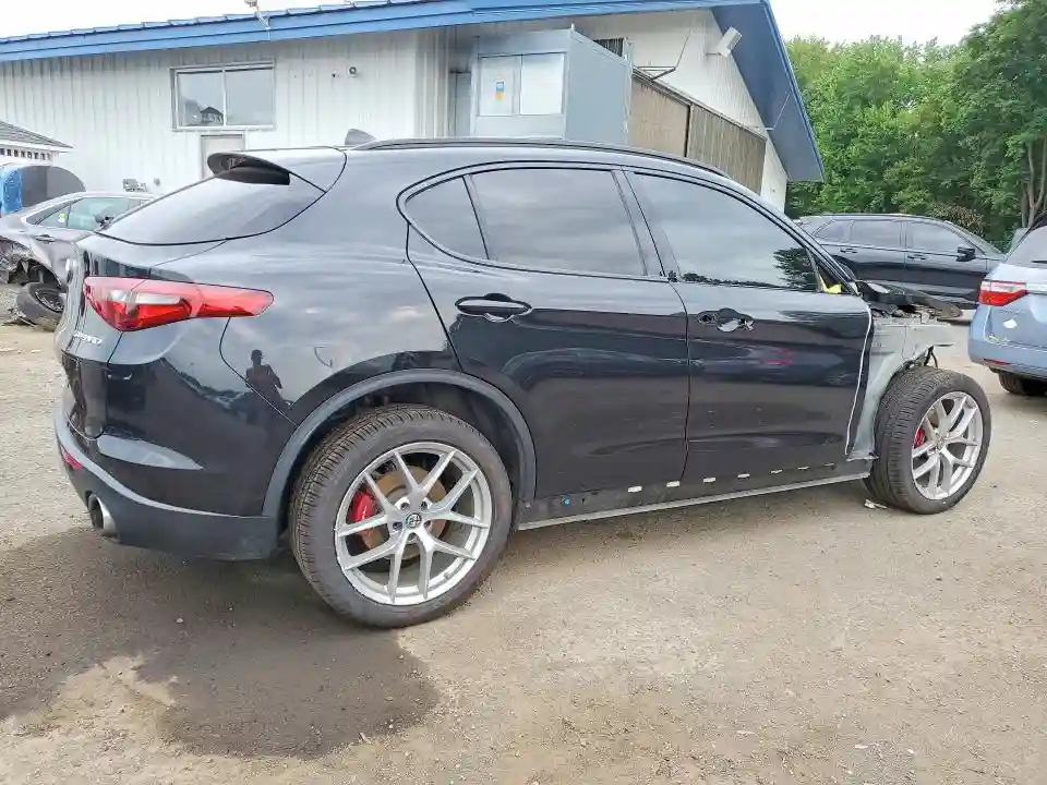 ZASFAKNN9J7C26805 2018 ALFA ROMEO STELVIO-2