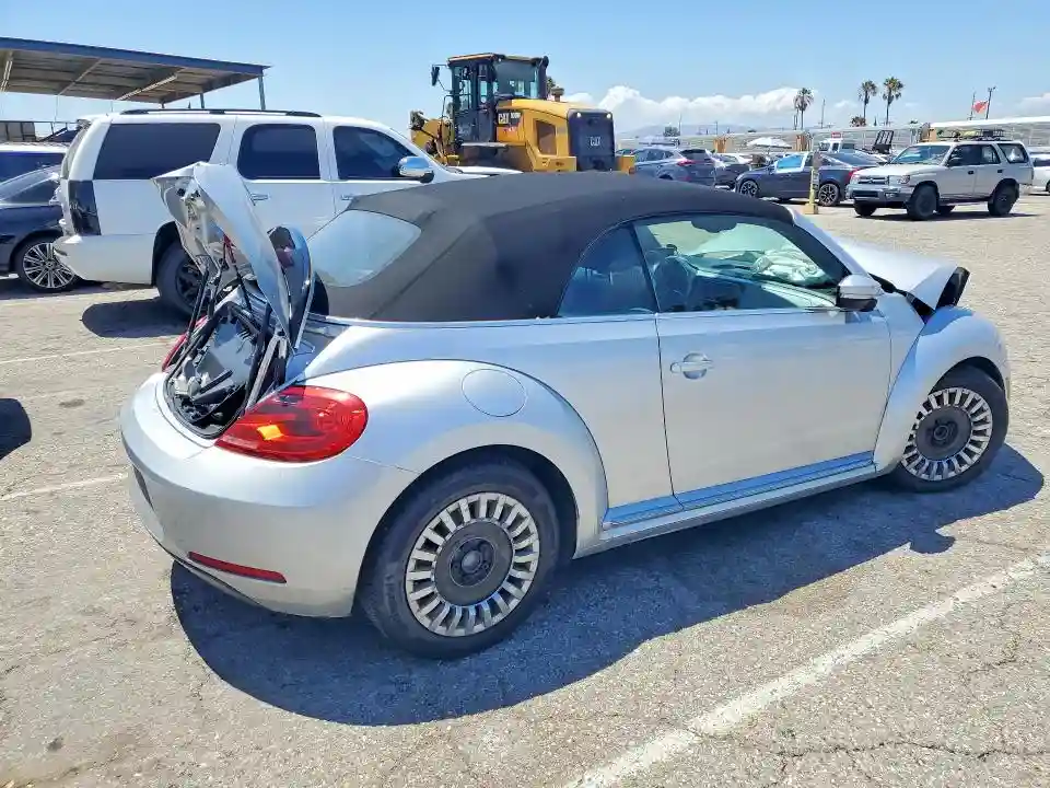 3VW517AT3GM806777 2016 VOLKSWAGEN BEETLE-2