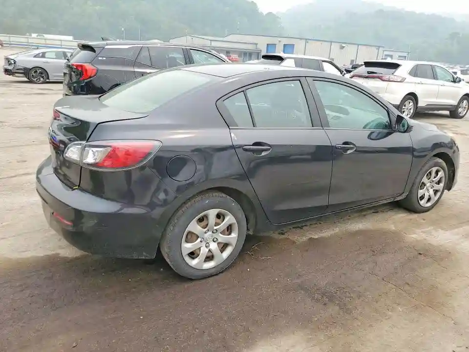 JM1BL1TG1D1848905 2013 MAZDA 3-2