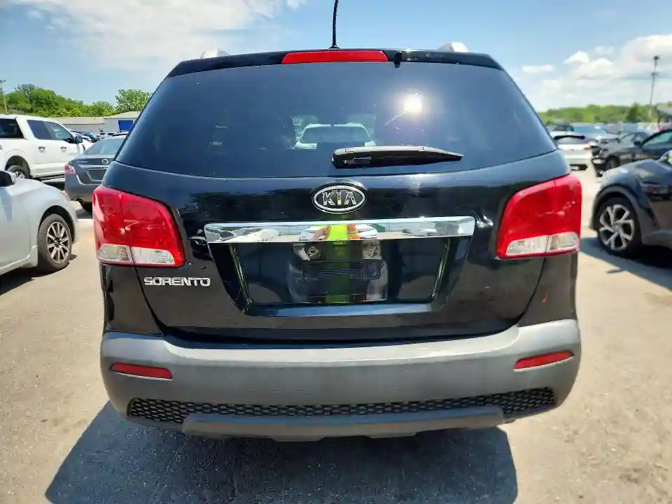 5XYKT4A29BG174783 2011 KIA SORENTO-5