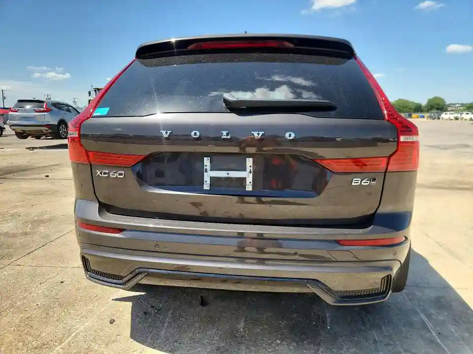 YV4062RM8N1953876 2022 VOLVO XC60-5