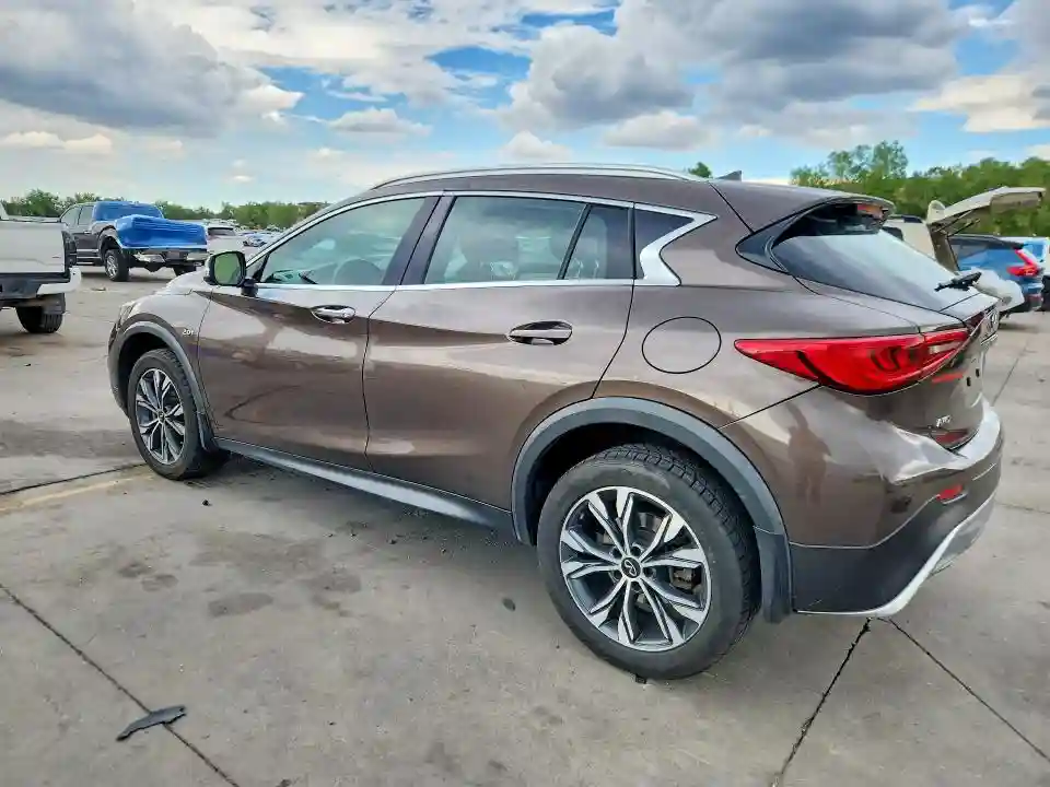 SJKCH5CR1KA009121 2019 INFINITI QX30-1