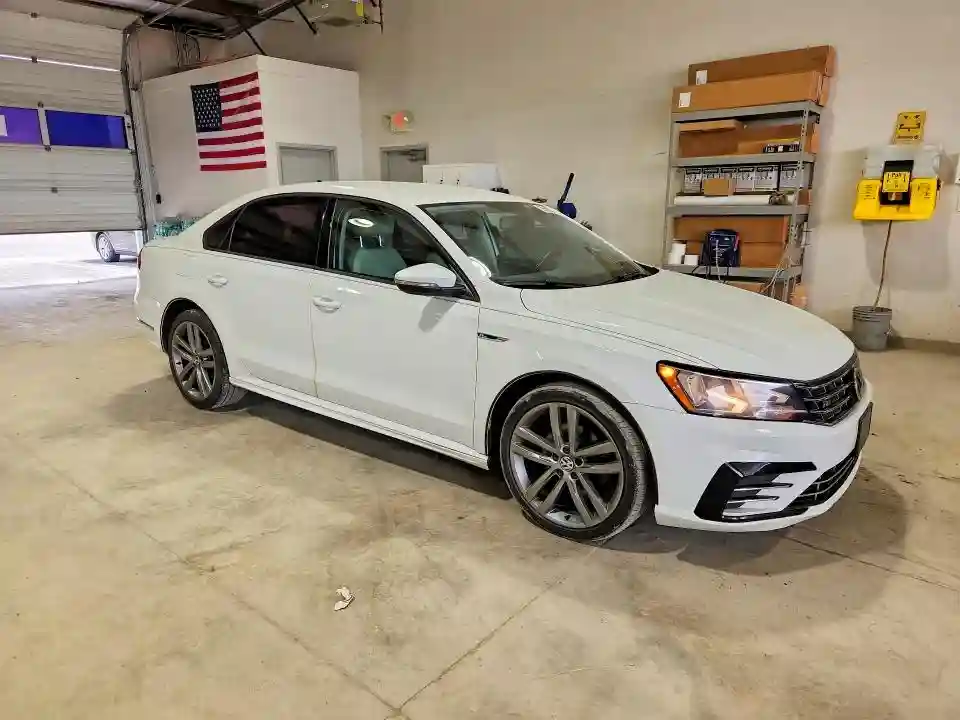 1VWAA7A39JC008016 2018 VOLKSWAGEN PASSAT-3