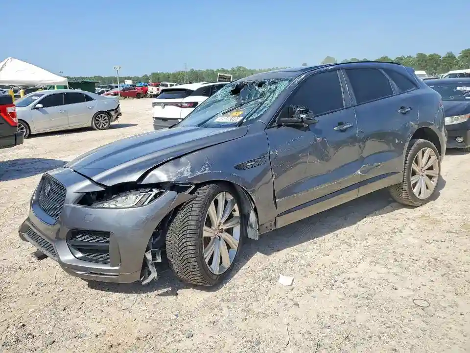 SADCL2BV6HA893357 2017 JAGUAR F-PACE-0