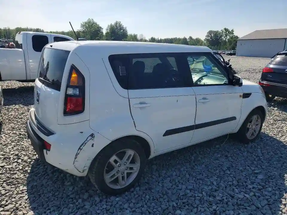 KNDJT2A24B7315126 2011 KIA SOUL-2