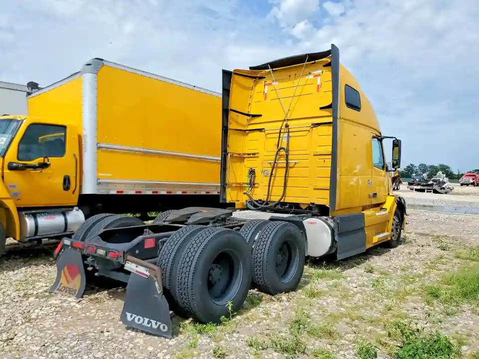 4V4NC9EH8GN938944 2016 VOLVO VN-2