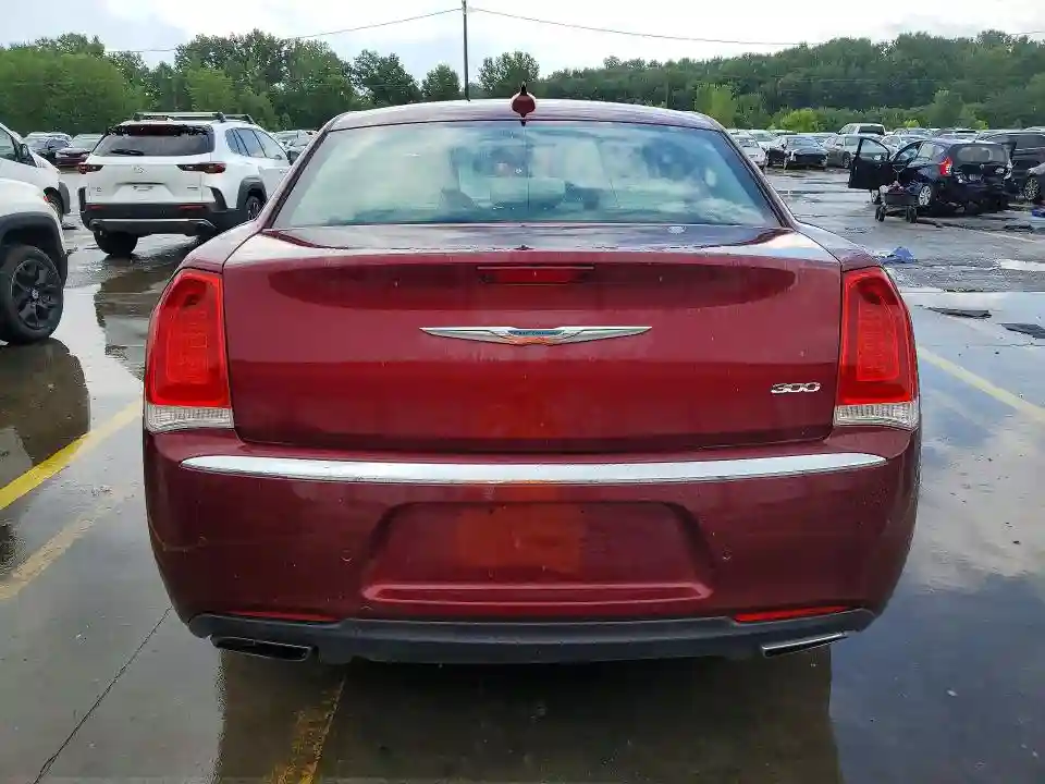 2C3CCAAG9JH117339 2018 CHRYSLER 300-5