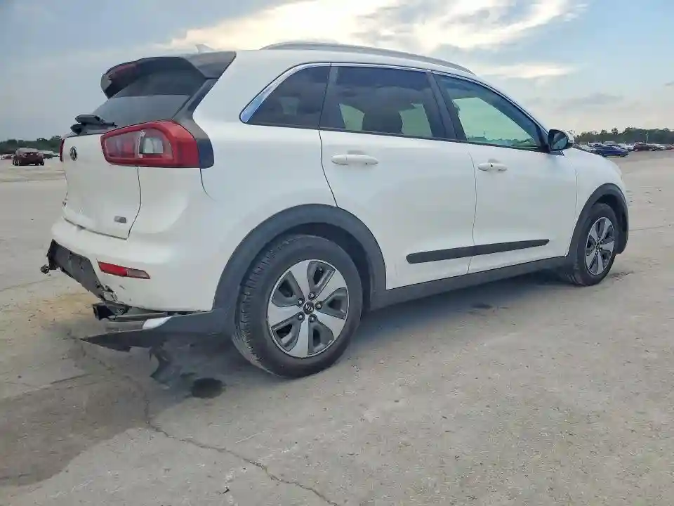 KNDCC3LC7J5109331 2018 KIA NIRO-2