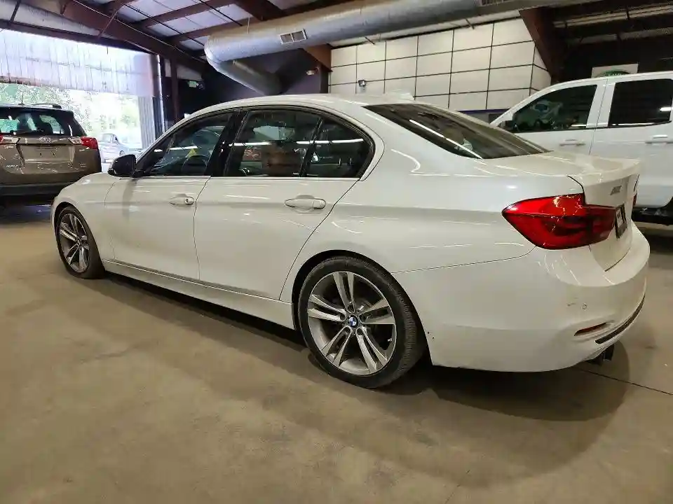 WBA8B9G37HNU56381 2017 BMW 3 SERIES-1