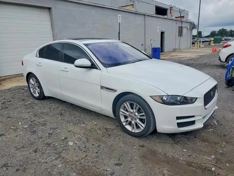 SAJAJ4FX4JCP25812 2018 JAGUAR XE-3