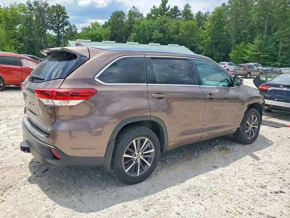 5TDJZRFH7JS843381 2018 TOYOTA HIGHLANDER-2