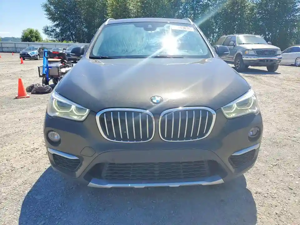WBXHT3C3XJ3H30621 2018 BMW X1-4