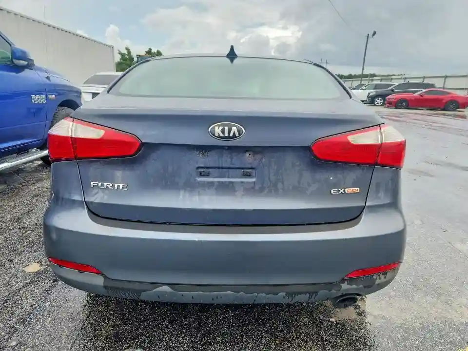 KNAFZ4A8XF5263665 2015 KIA FORTE-5