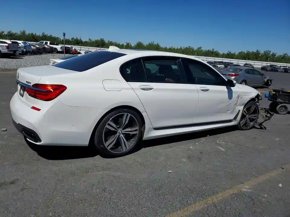 WBA7F0C50JGM23932 2018 BMW 7 SERIES-2