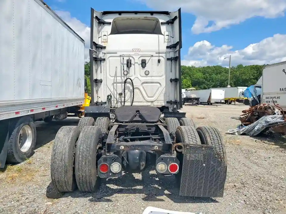 1FUJGLDR0HLJB5318 2017 FREIGHTLINER ALL OTHER-5