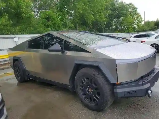 7G2CEHEE3RA048554 2024 TESLA CYBERTRUCK-3