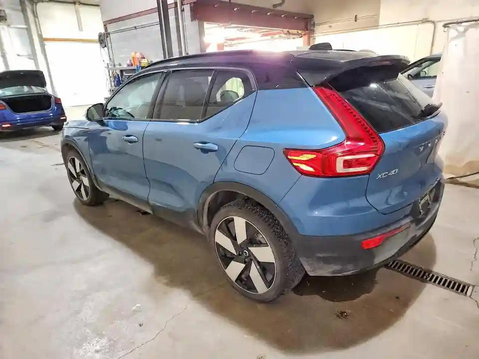 YV4ED3UM0P2990071 2023 VOLVO XC40-1