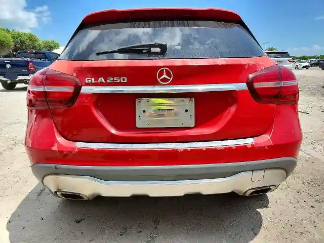 WDCTG4EB9JJ394162 2018 MERCEDES-BENZ GLA-CLASS-5