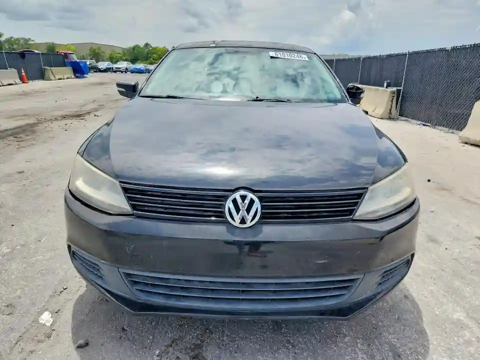 3VWDP7AJ9CM411943 2012 VOLKSWAGEN JETTA-4