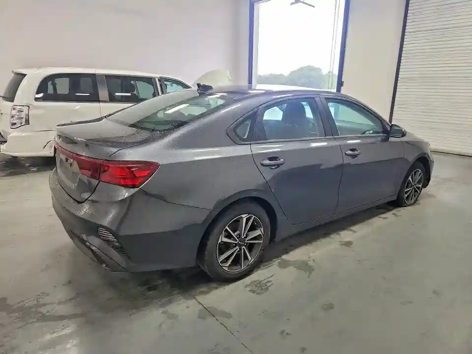 3KPF24ADXRE755030 2024 KIA FORTE LXS-2