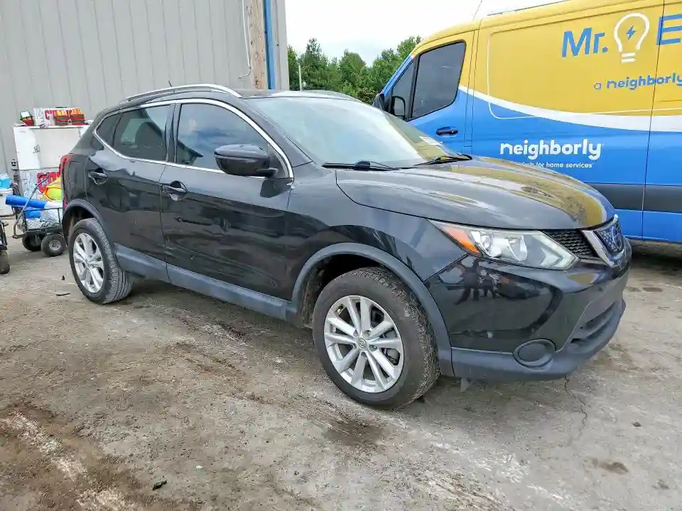JN1BJ1CP8JW164814 2018 NISSAN ROGUE-3