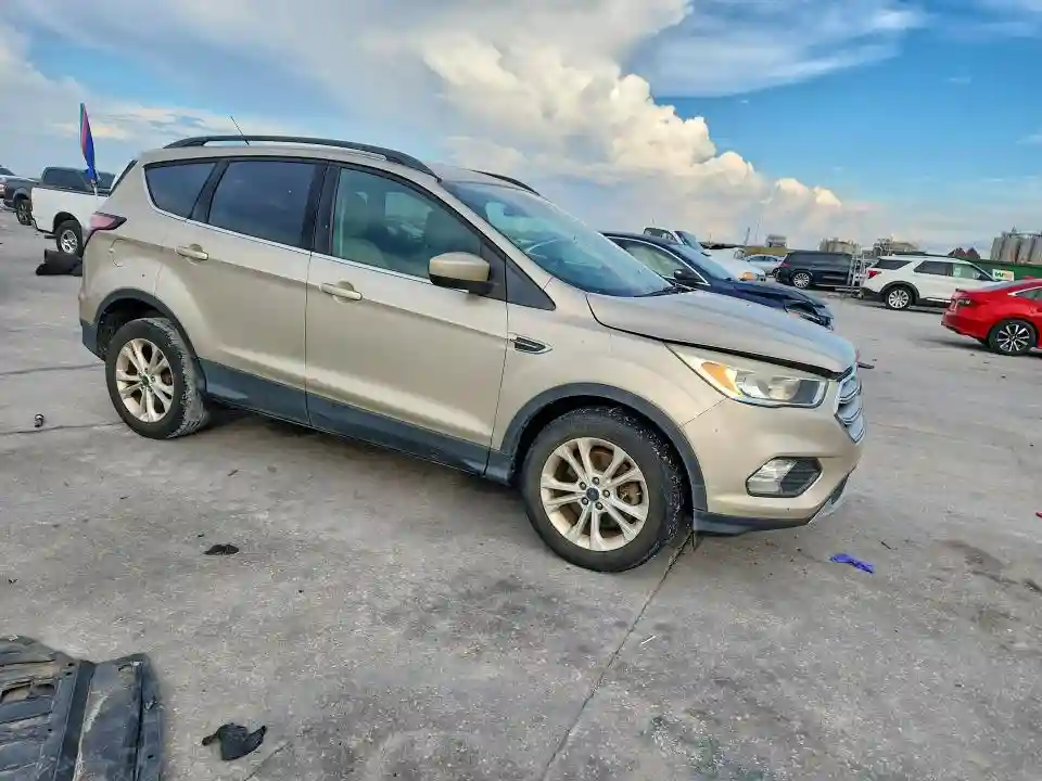 1FMCU9GD8JUA66378 2018 FORD ESCAPE-3