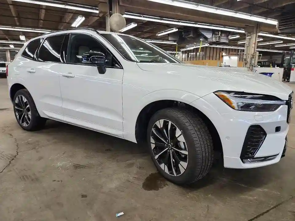 YV4M12RC7T1464535 2026 VOLVO XC60-3