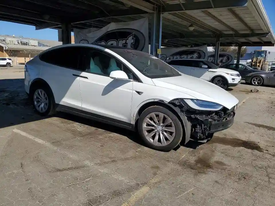5YJXCAE21JF106367 2018 TESLA MODEL X-3