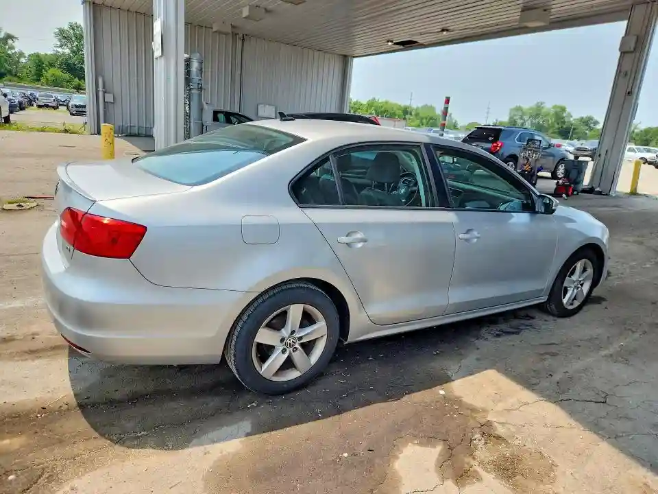 3VWLL7AJ2CM410012 2012 VOLKSWAGEN JETTA-2