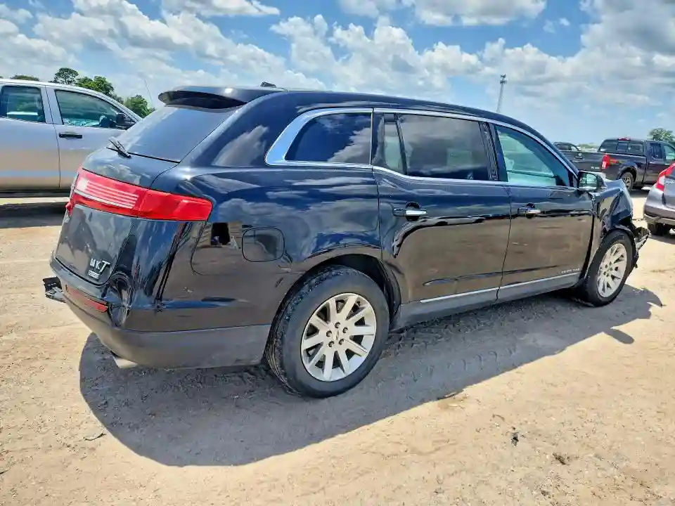 2LMHJ5NK5GBL01170 2016 LINCOLN MKT-2
