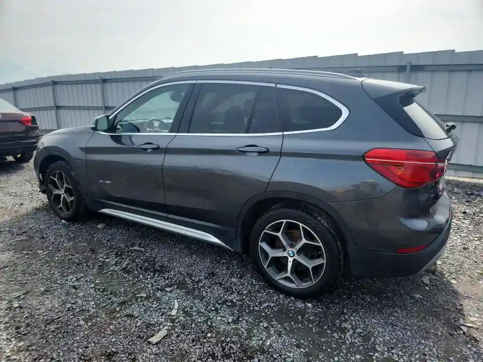 WBXHT3C33H5F72590 2017 BMW X1-1