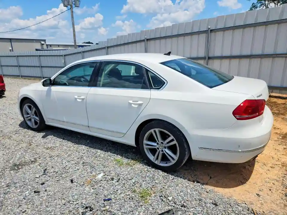 1VWBT7A30FC027060 2015 VOLKSWAGEN PASSAT-1