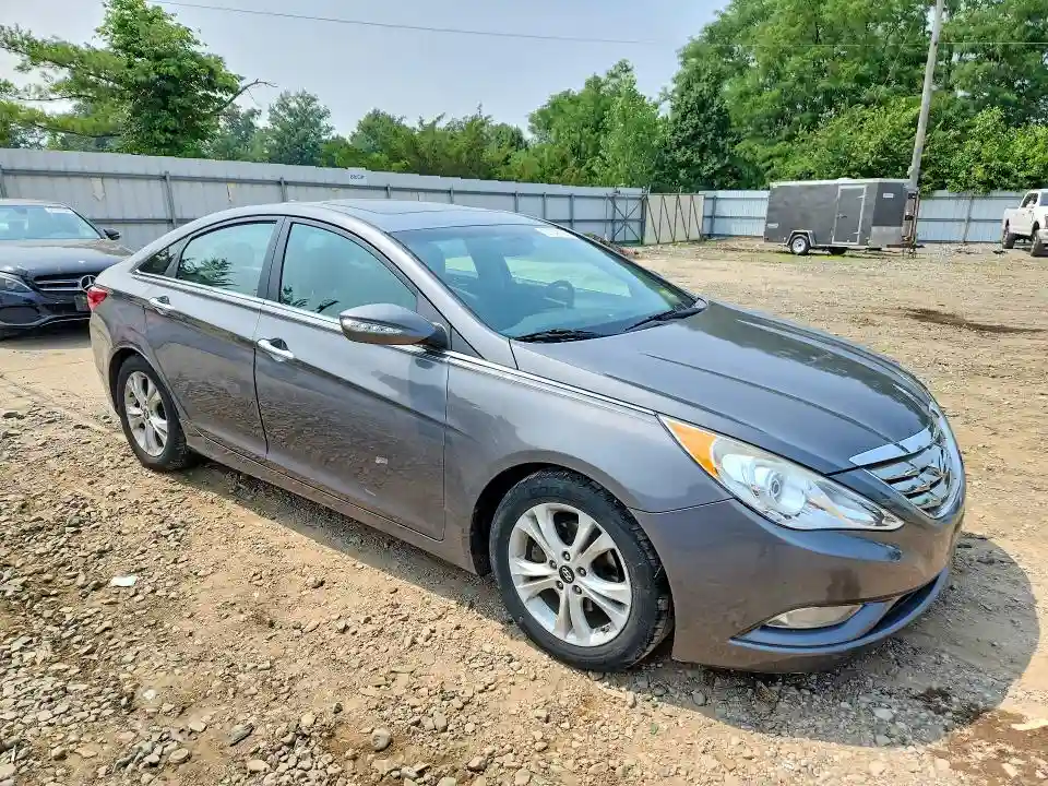 5NPEC4AC0BH123137 2011 HYUNDAI SONATA-3