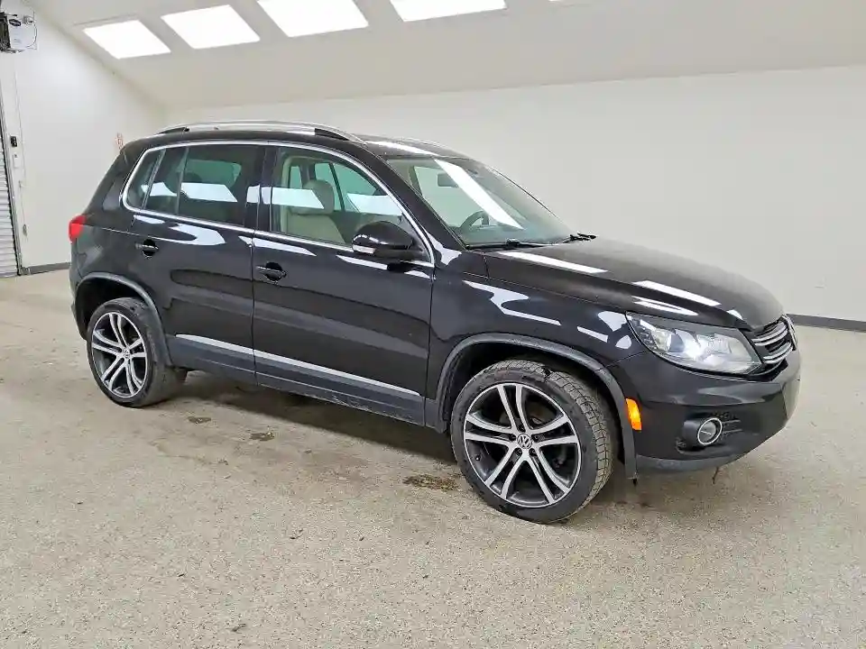 WVGVV7AX3HK034490 2017 VOLKSWAGEN TIGUAN-3