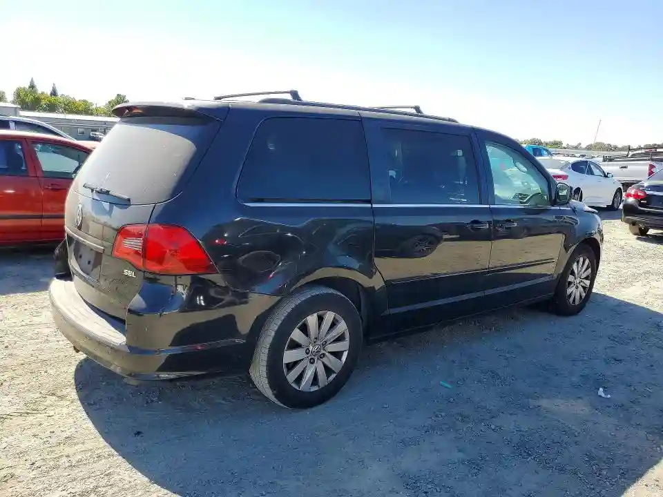 2C4RVACG1CR392472 2012 VOLKSWAGEN ROUTAN-2