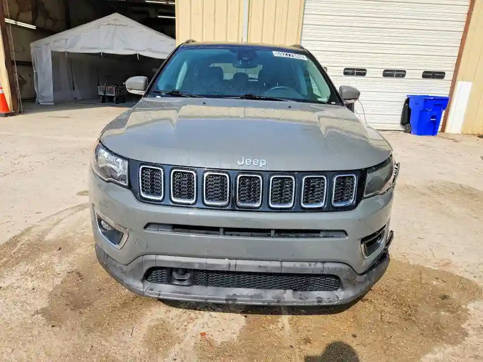 3C4NJDCB2MT586684 2021 JEEP COMPASS-4