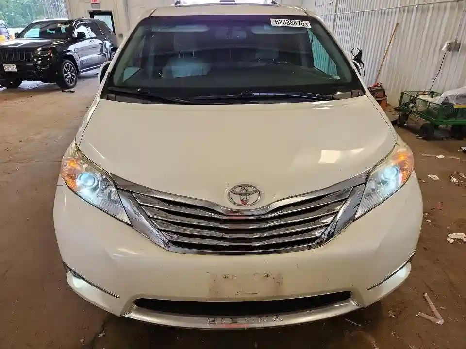5TDDZ3DC5HS160929 2017 TOYOTA SIENNA-4