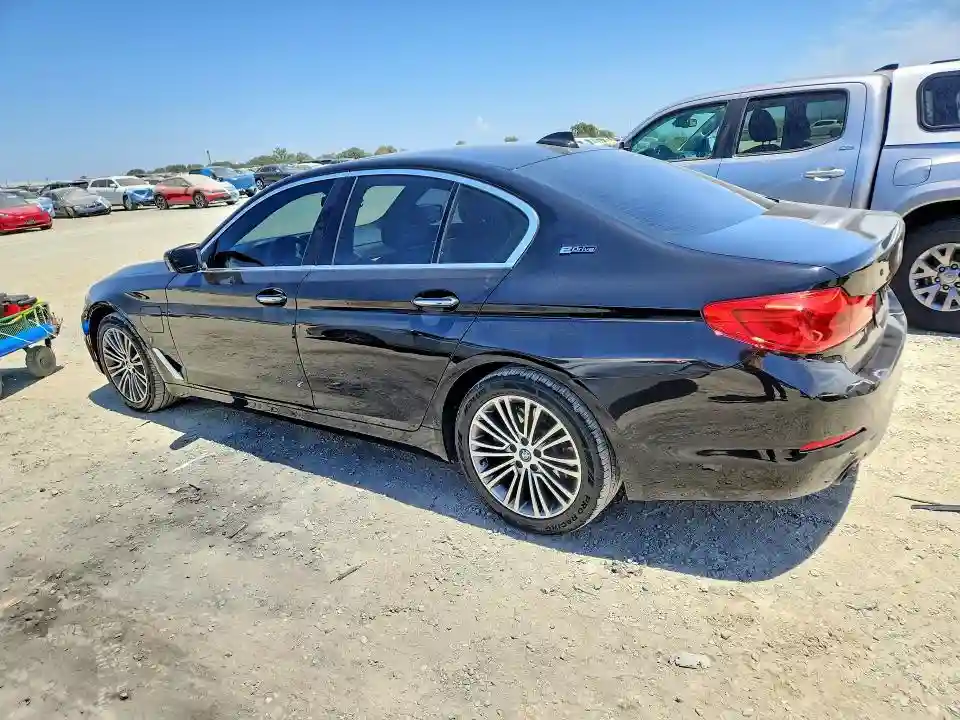 WBAJA9C58JB252031 2018 BMW 5 SERIES-1