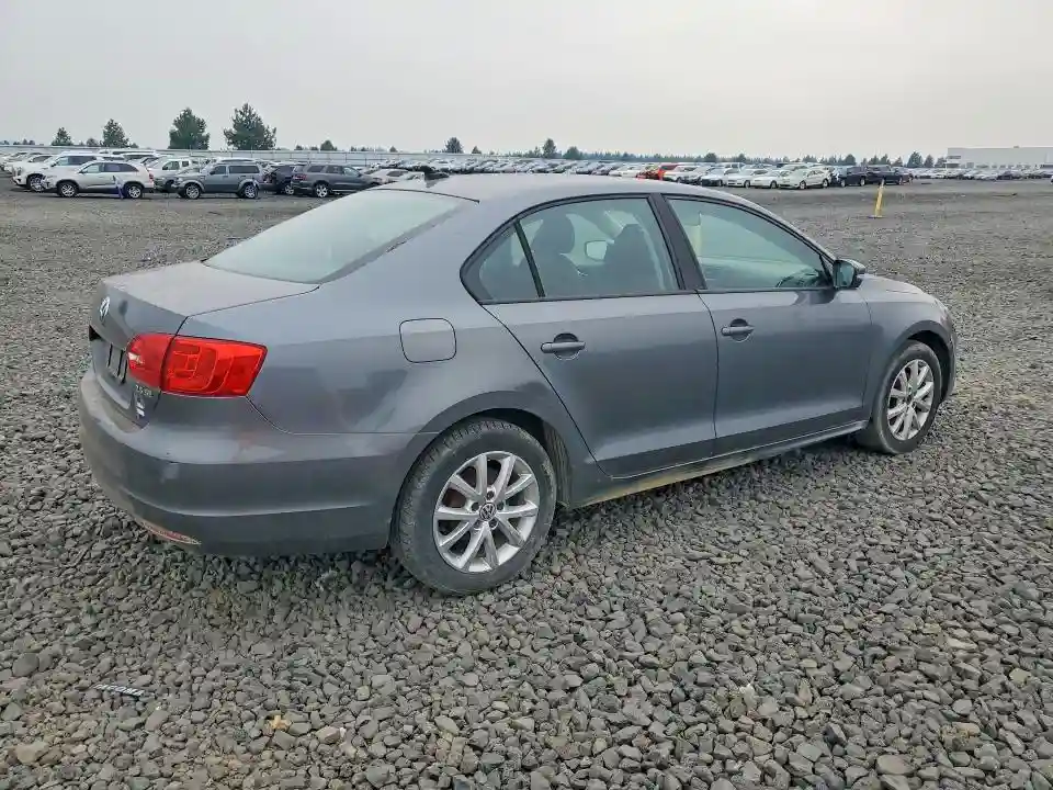 3VWDX7AJ1BM396417 2011 VOLKSWAGEN JETTA-2