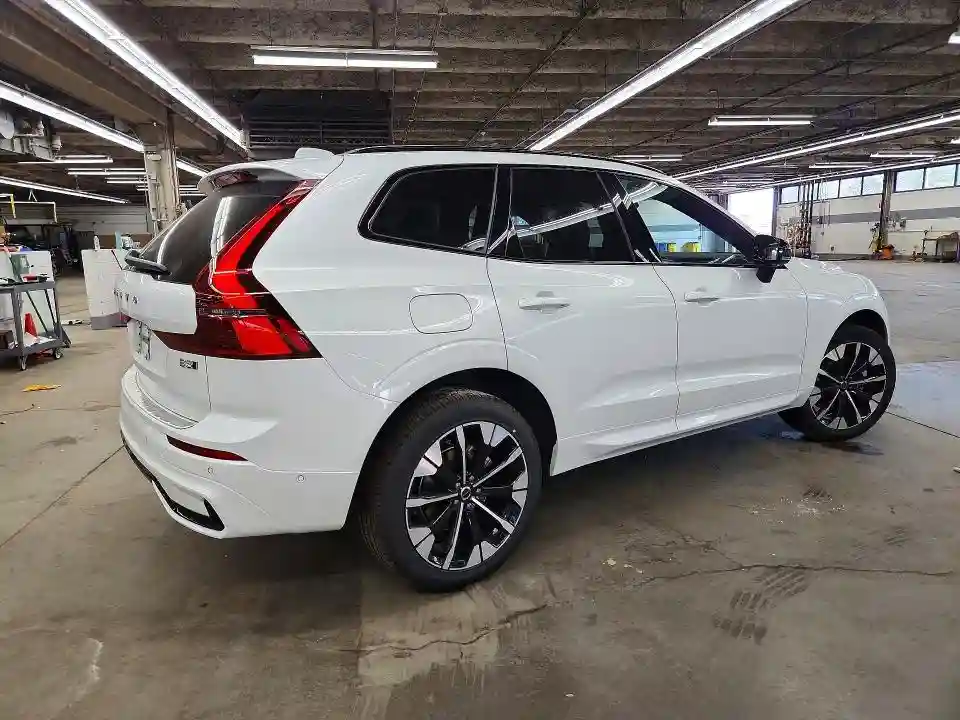 YV4M12RC7T1464535 2026 VOLVO XC60-2