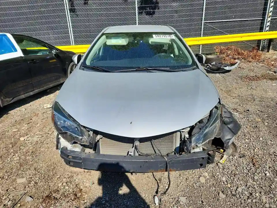 2T1BURHE2JC985099 2018 TOYOTA COROLLA-4