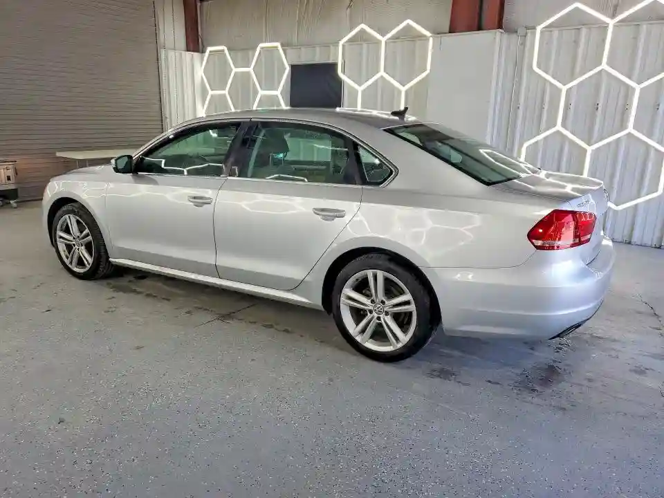 1VWBN7A34EC024462 2014 VOLKSWAGEN PASSAT-1