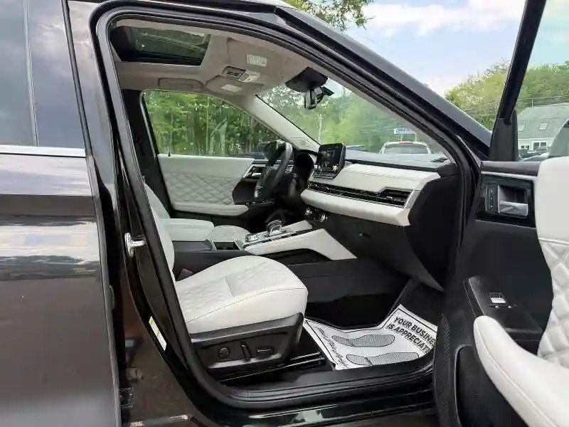JA4T5VA98PZ032493 2023 MITSUBISHI OUTLANDER-4