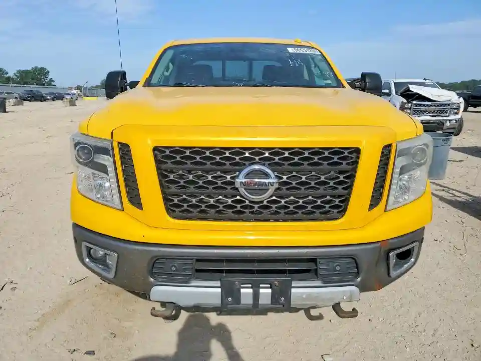1N6BA1F4XHN553949 2017 NISSAN TITAN-4