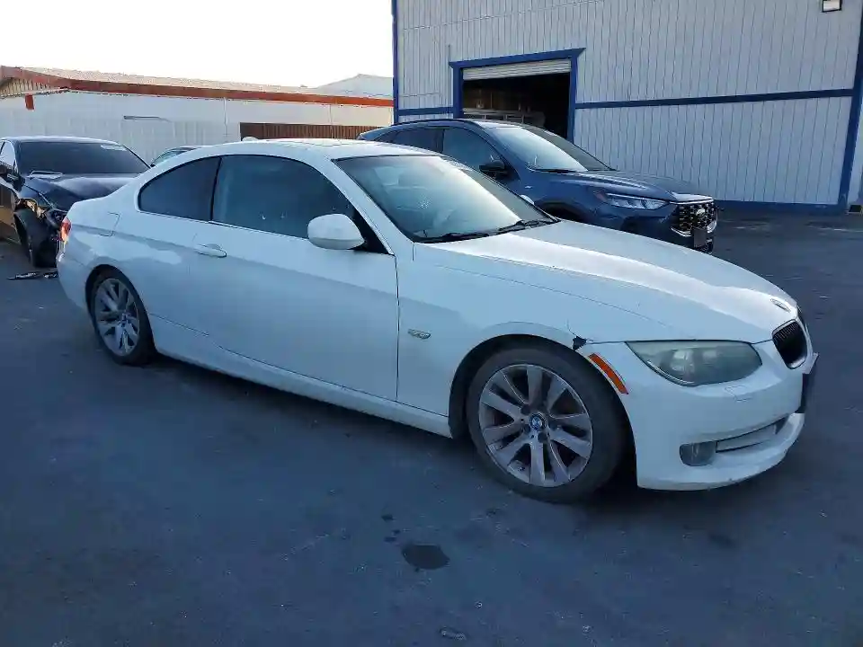 WBAKE5C52BE429934 2011 BMW 3 SERIES-3