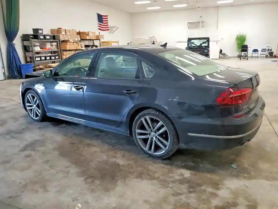 1VWAA7A35JC029591 2018 VOLKSWAGEN PASSAT-1