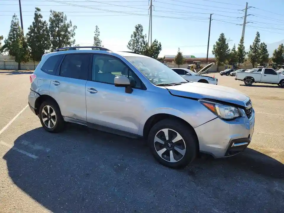JF2SJAGC3JH410761 2018 SUBARU FORESTER-3
