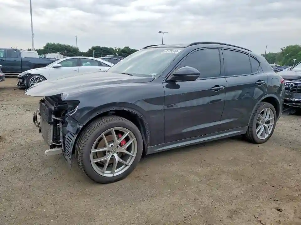 ZASFAKNN9J7C26805 2018 ALFA ROMEO STELVIO-0