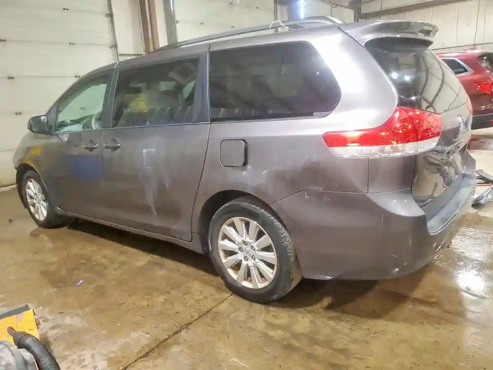 5TDJK3DC8DS069719 2013 TOYOTA SIENNA-1