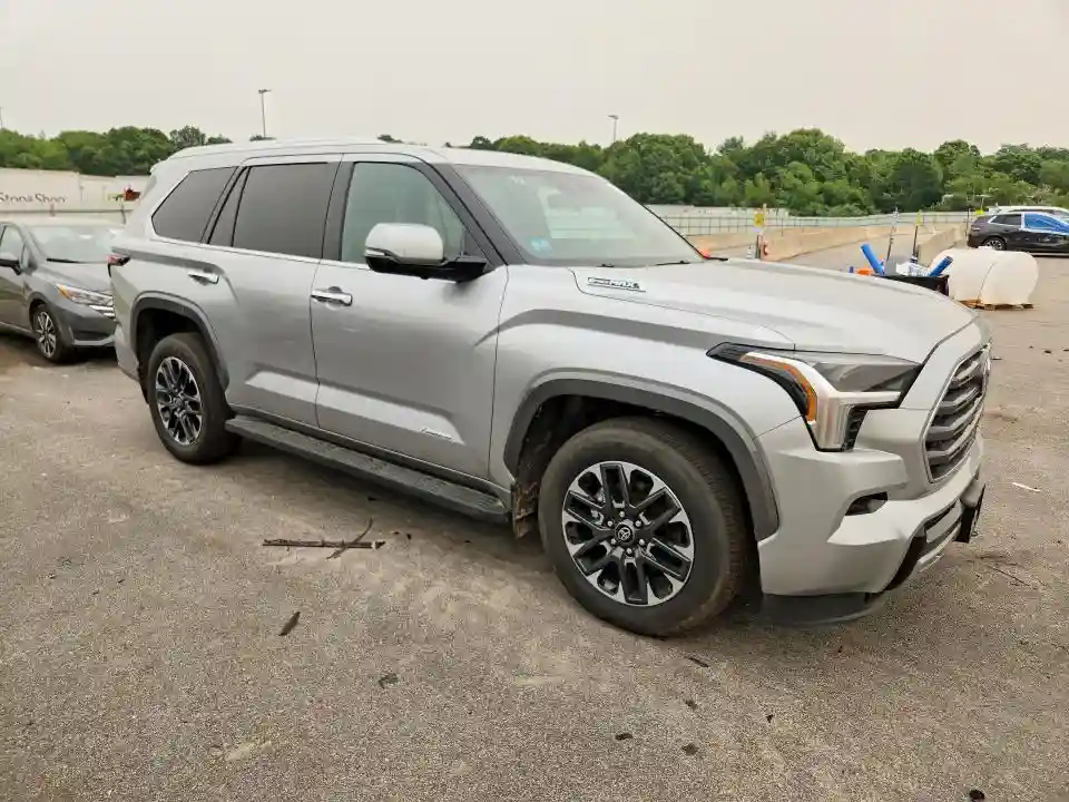 7SVAAABA8SX071895 2025 TOYOTA SEQUOIA-3